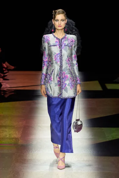 Look 18